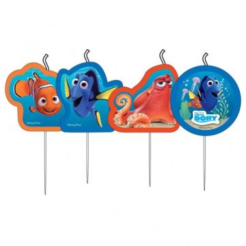 Vier kleurrijke verjaardagstaartkaarsen met afbeeldingen van Dory, Nemo en Hank uit Finding Dory, perfect voor een feestelijke taartversiering.n
